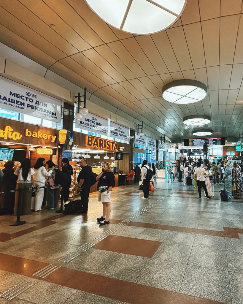 タシケント駅構内